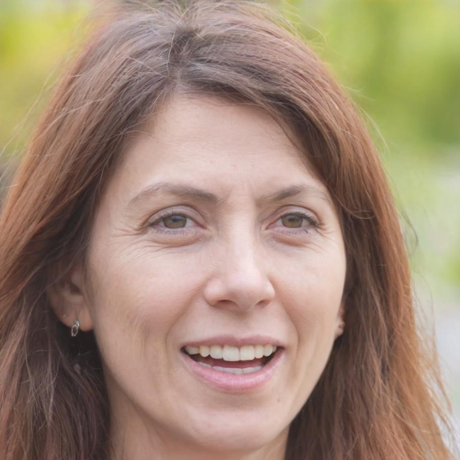 Елена Сотникова — финансовый консультант и автор образовательных программ Lriptex